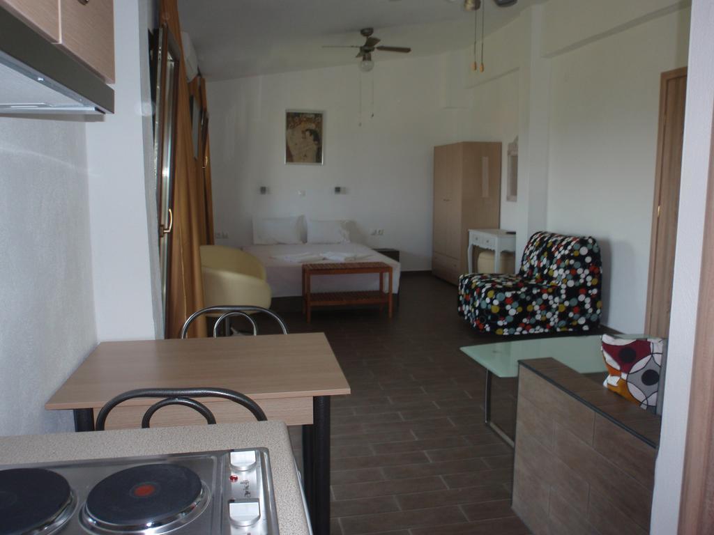 Petrouda'S Apartments Samothraki Exterior photo