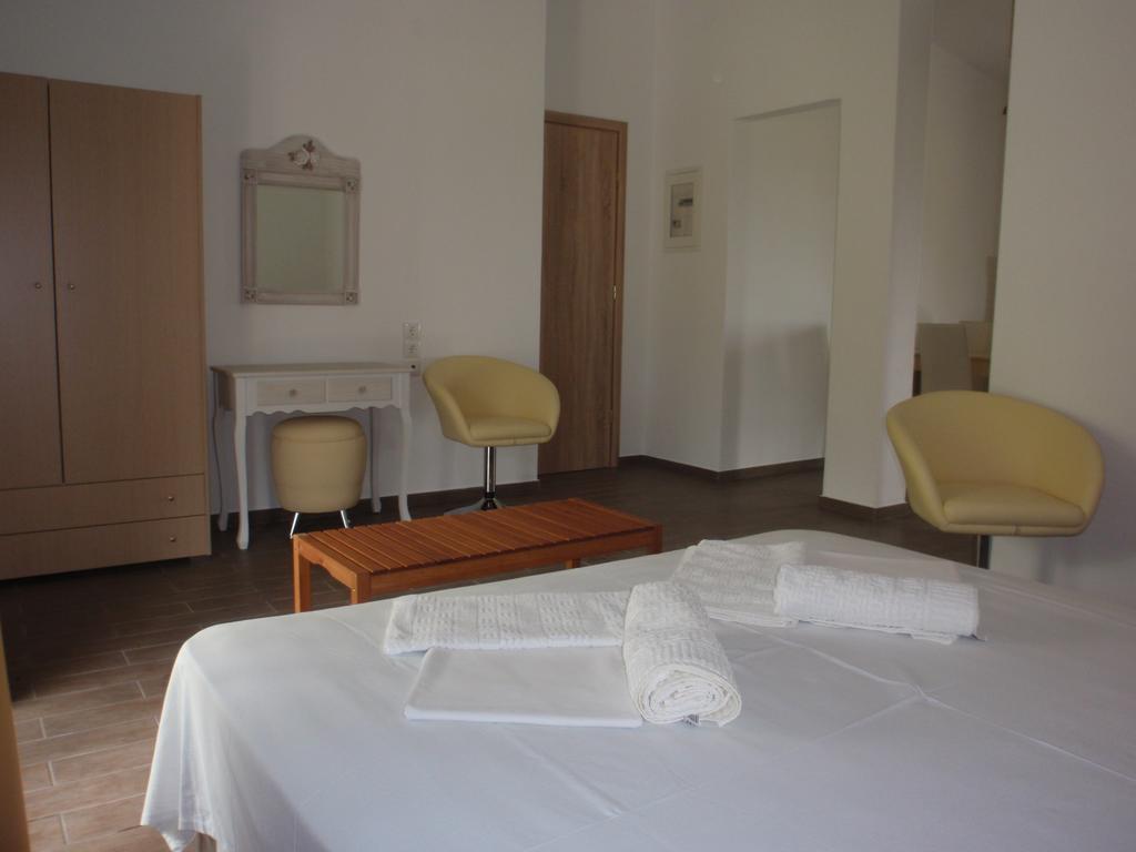 Petrouda'S Apartments Samothraki Exterior photo